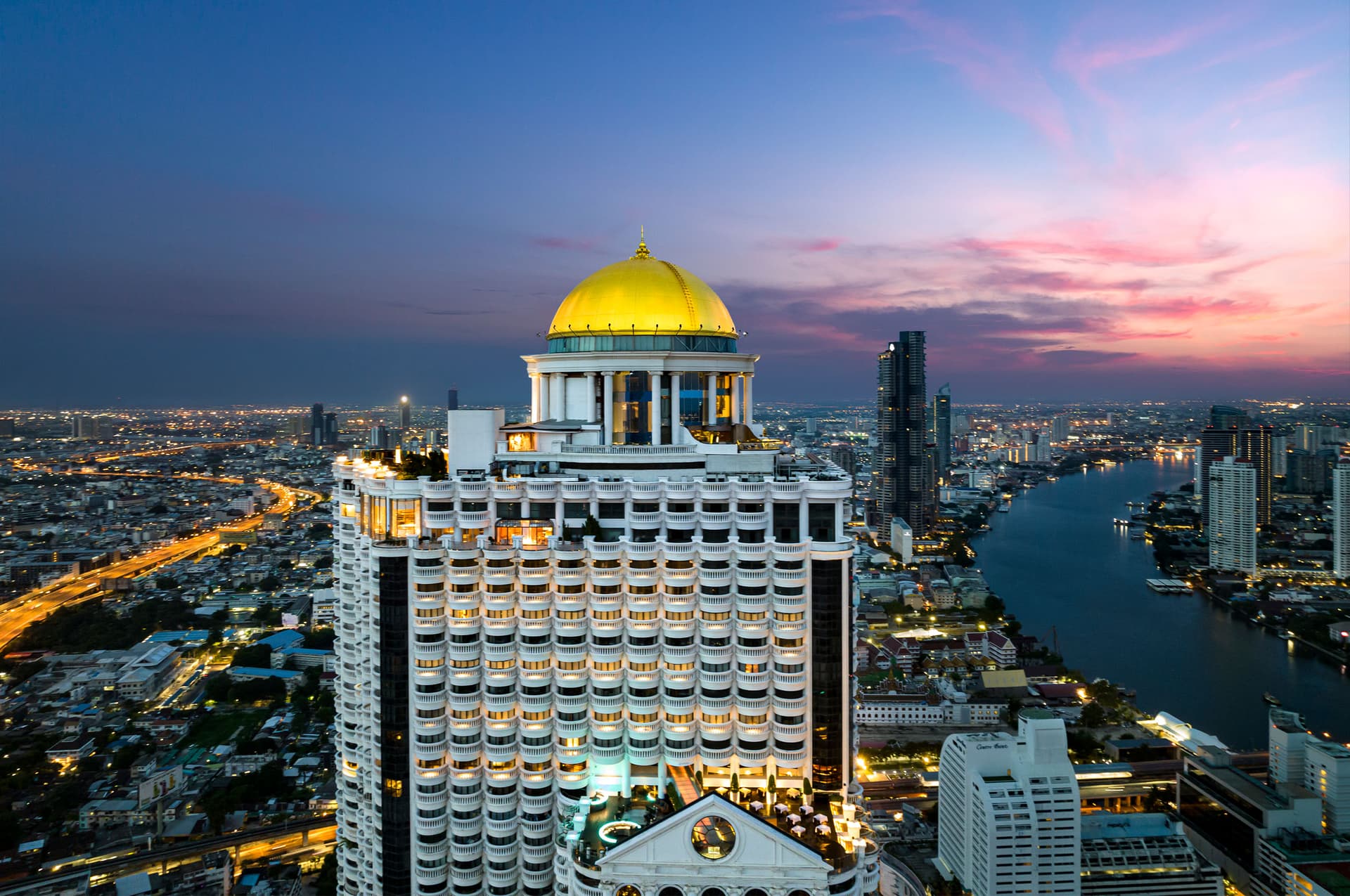 Bangkok luxury hotel skyline at dusk